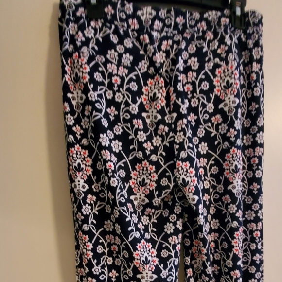 Loft Flowy Floral Pants - Picture 8 of 9